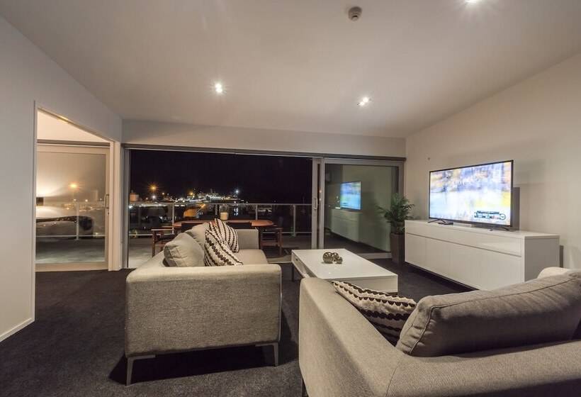 Luxury Waterfront Apartments Picton
