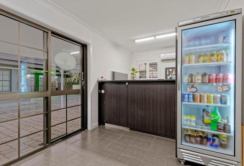 מוטל Chalet Motor Inn