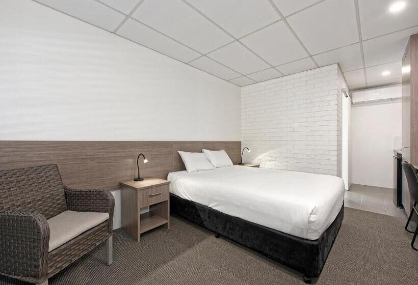 מוטל Chalet Motor Inn