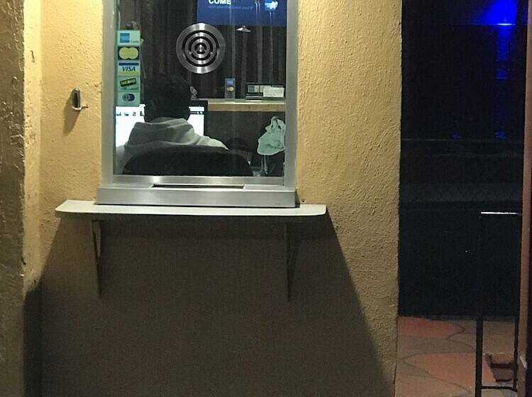 모텔 Economy Inn Antioch