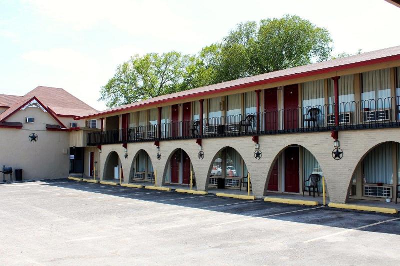모텔 Executive Inn Goliad