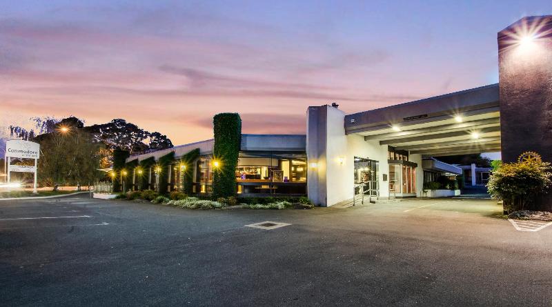 مُتل The Commodore