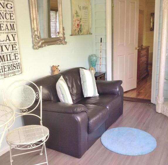 Must Love Dogs B&b & Self Contained Cottage