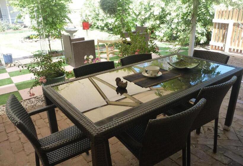 Must Love Dogs B&b & Self Contained Cottage