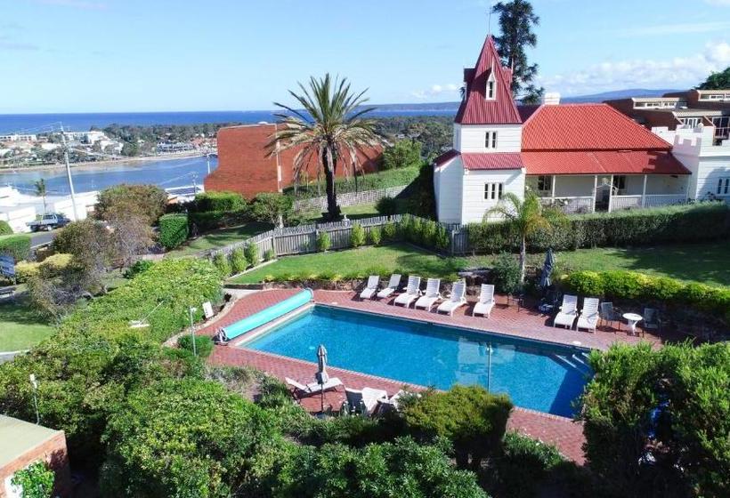 Pacific Heights Holiday Apartments & Munn S Tower House