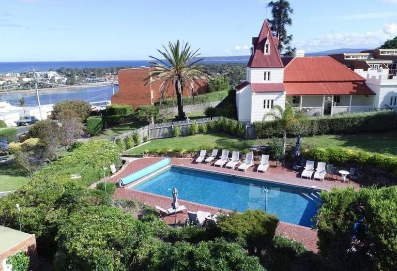 Pacific Heights Holiday Apartments & Munn S Tower House