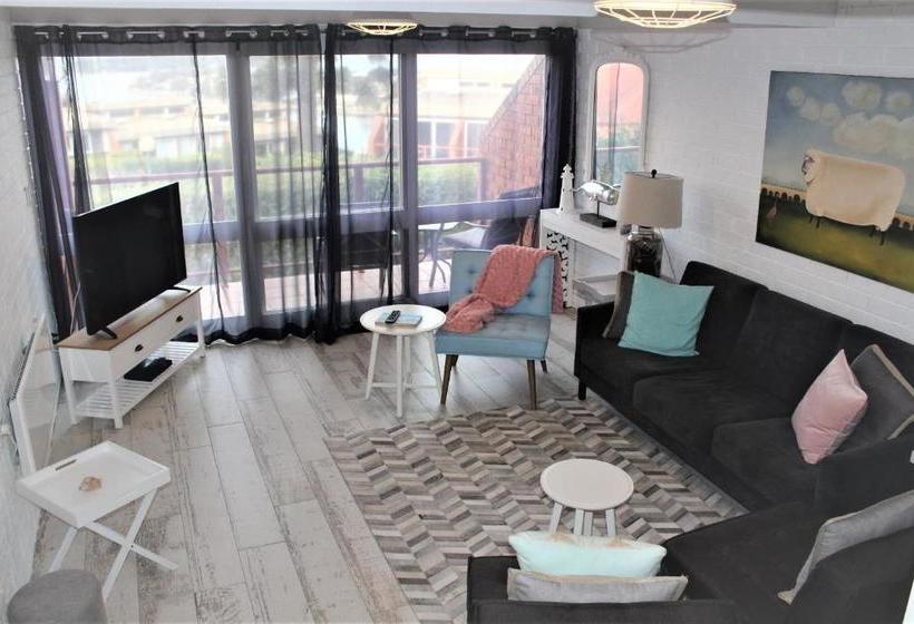 Pacific Heights Holiday Apartments & Munn S Tower House