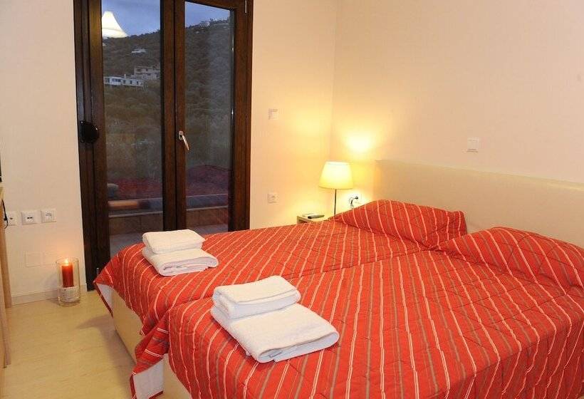 Palaiokastro Villas & Suites