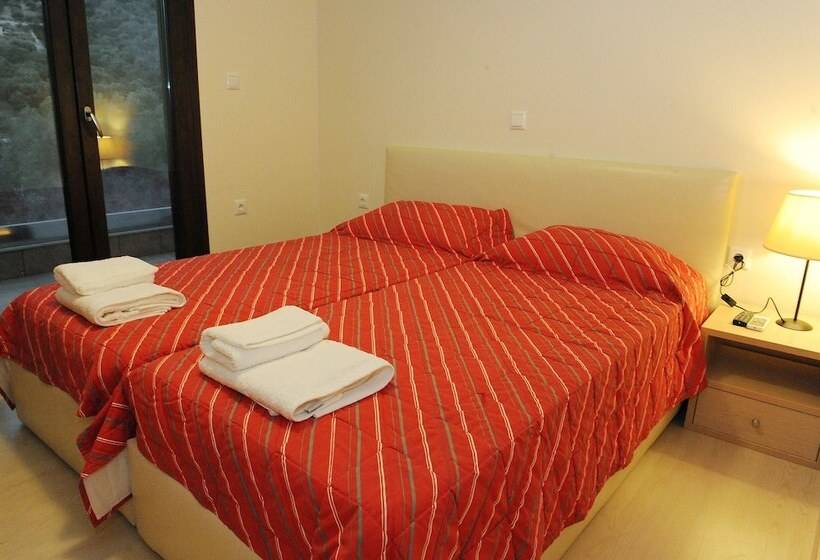 Palaiokastro Villas & Suites