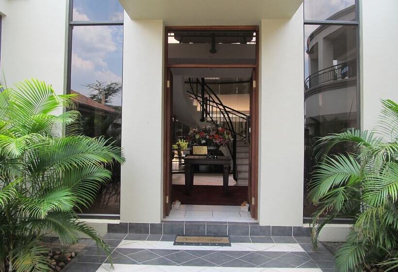 Пансион Casa Flora Guesthouse