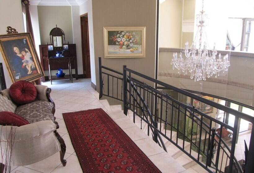 Пансион Casa Flora Guesthouse