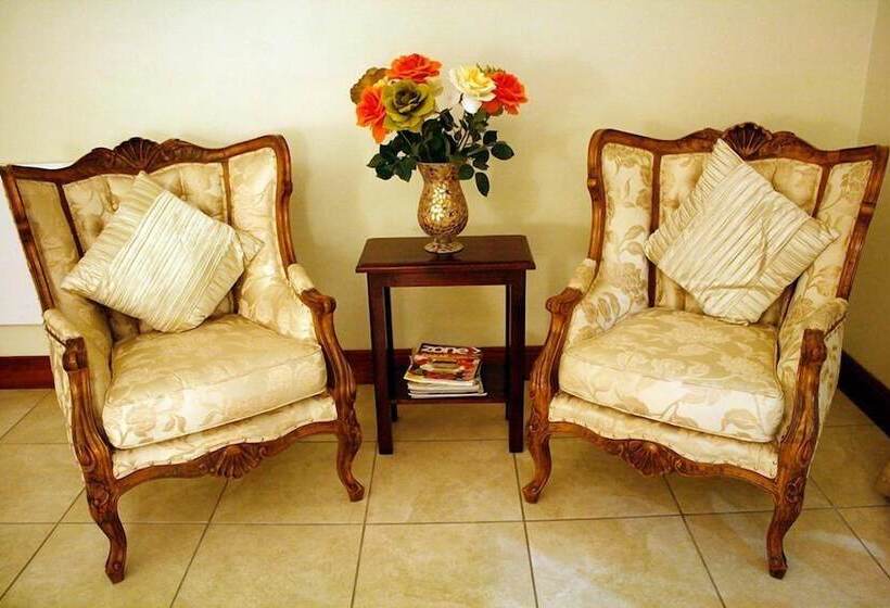 Пансион Casa Flora Guesthouse