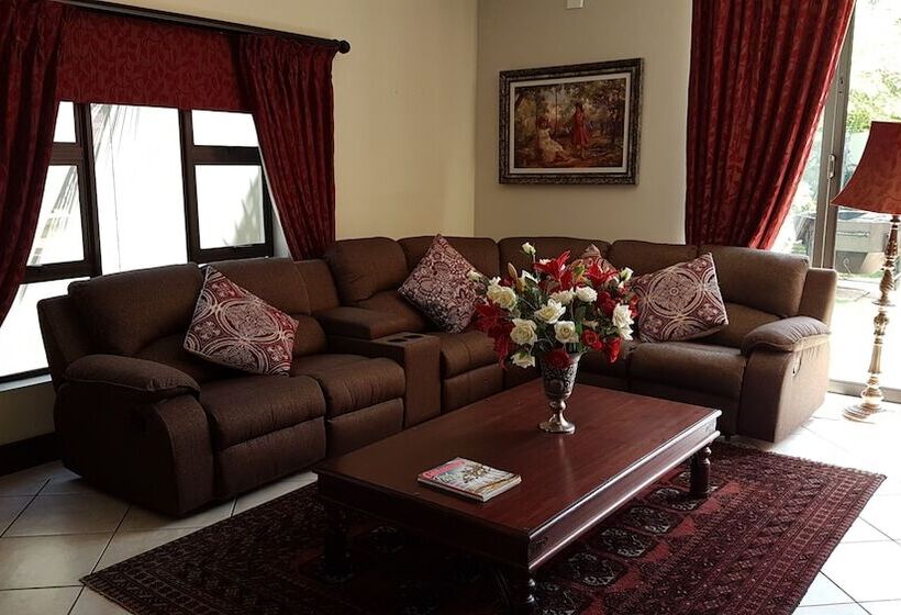 Пансион Casa Flora Guesthouse