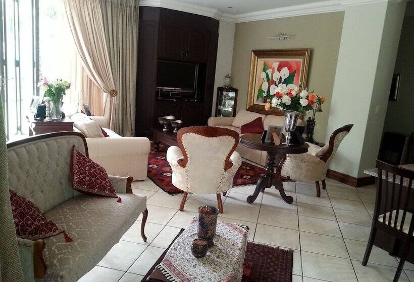 Пансион Casa Flora Guesthouse