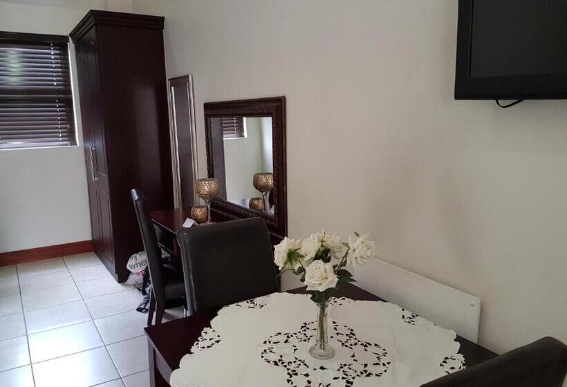 Пансион Casa Flora Guesthouse