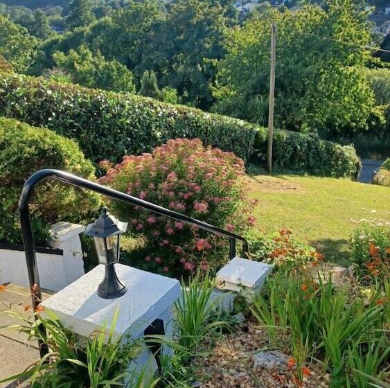 Пансион Glan Heulog Guest House