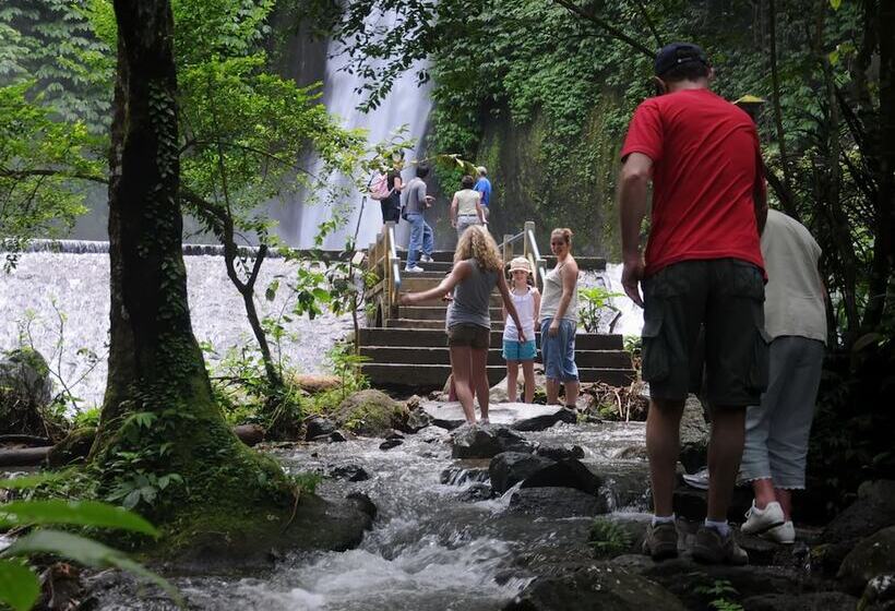 פנסיון Karang Sari Guesthouse & Restaurant