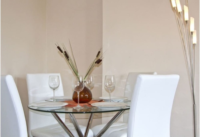 פנסיון Rustington Manor