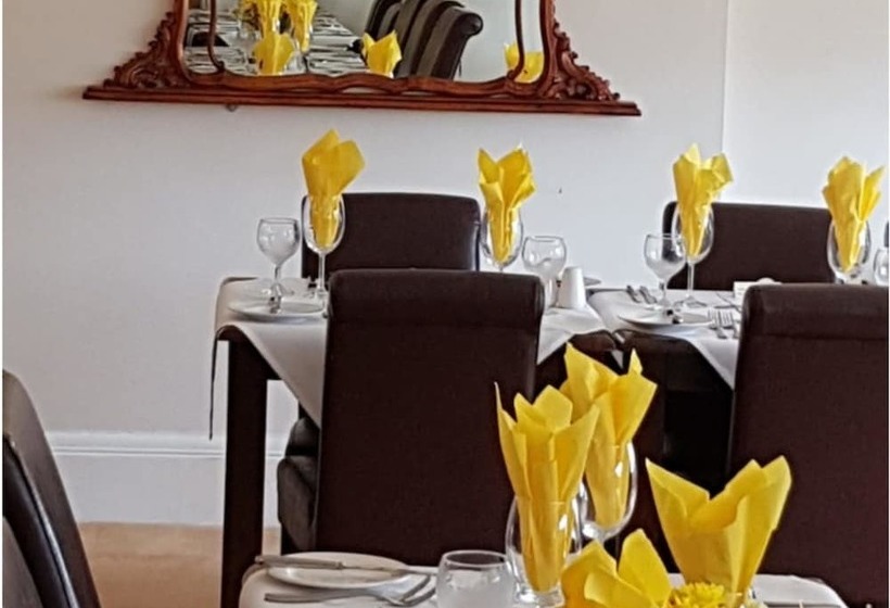 פנסיון Rustington Manor