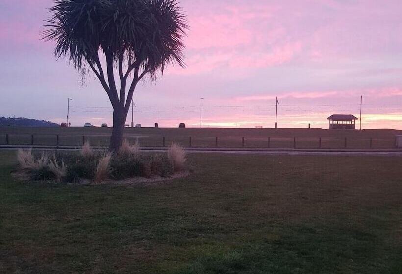 膳宿费 Trentham House