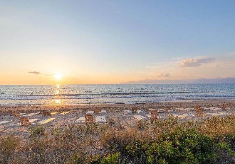 リゾートホテル Grecotel Luxme Costa Botanica