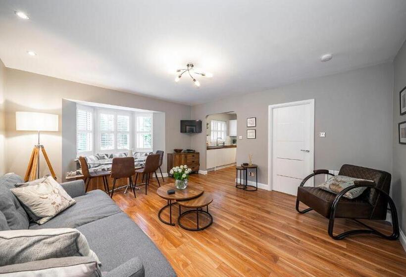 The Pines Stunning 3 Bedroomed Apartment, Gleneagles