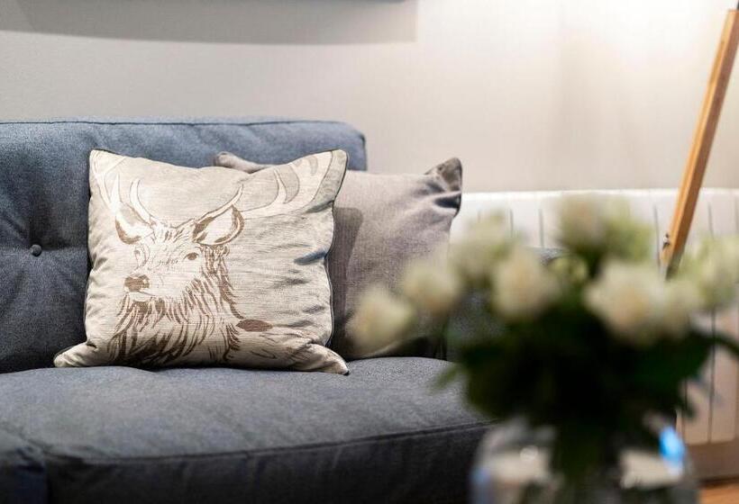 The Pines Stunning 3 Bedroomed Apartment, Gleneagles