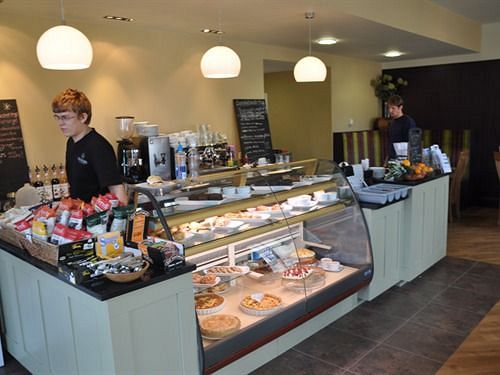 Tomlinson S Cafe & Bunkhouse  Hostel