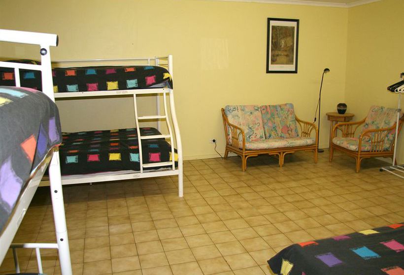 فندق صغير Oceanfront Backpackers
