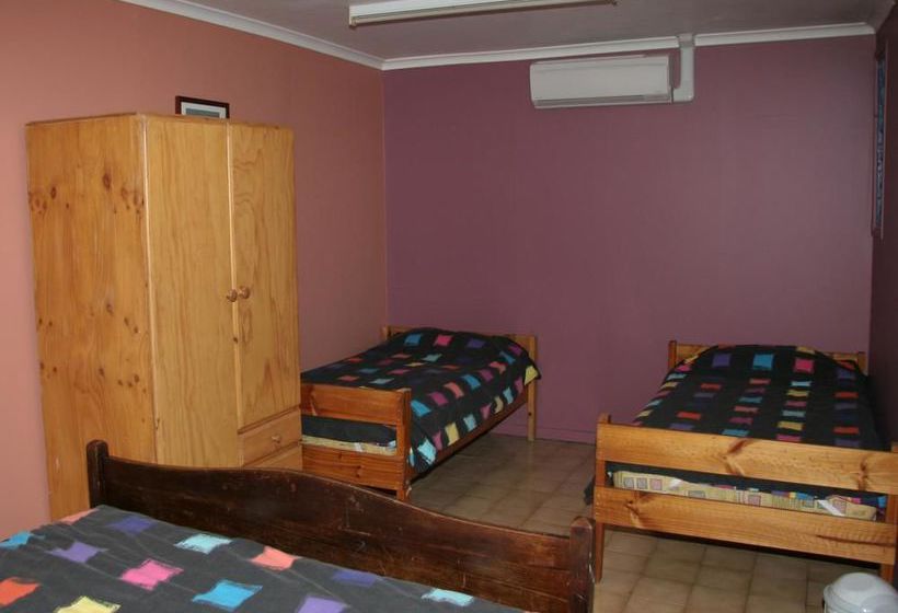 هاستل Oceanfront Backpackers