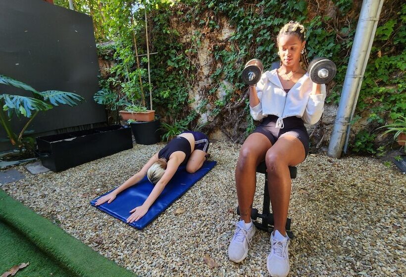 Общежитие Never At Home Kloof Street