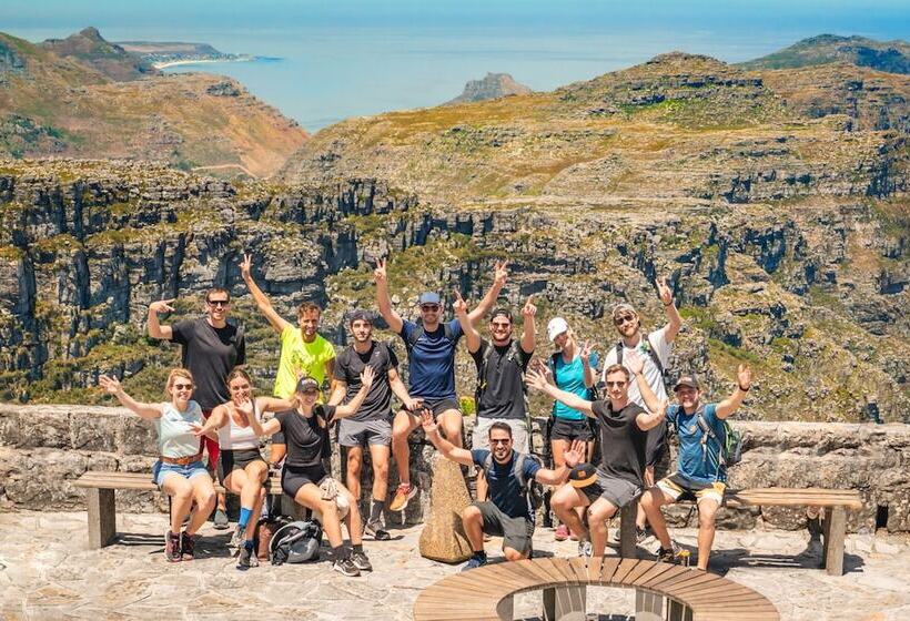 Общежитие Never At Home Kloof Street