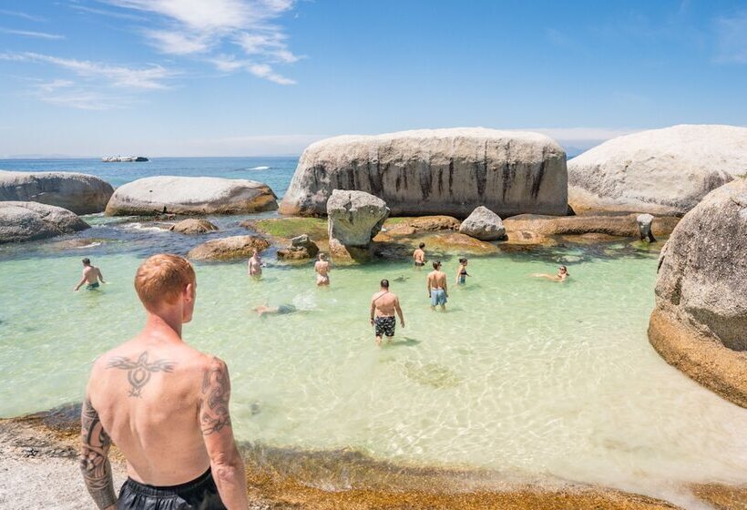 Общежитие Never At Home Kloof Street