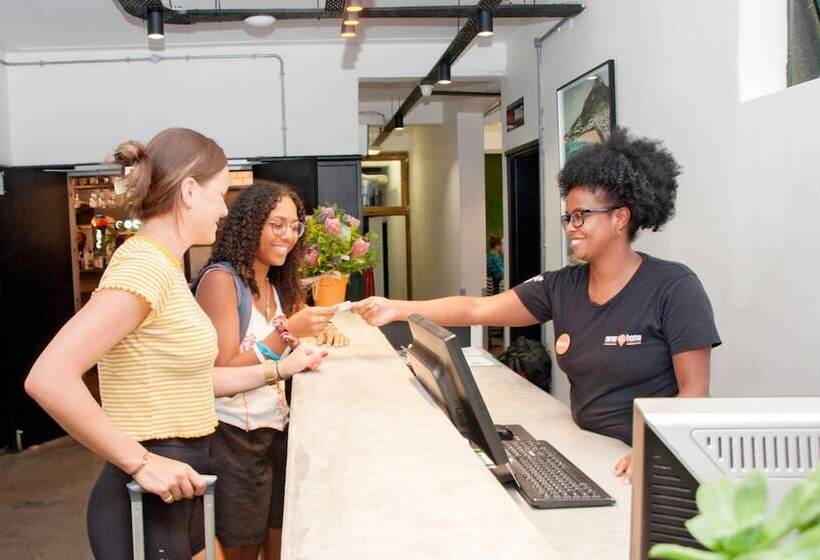 Общежитие Never At Home Kloof Street