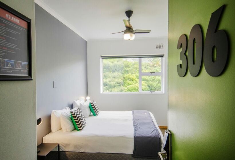 Общежитие Never At Home Kloof Street