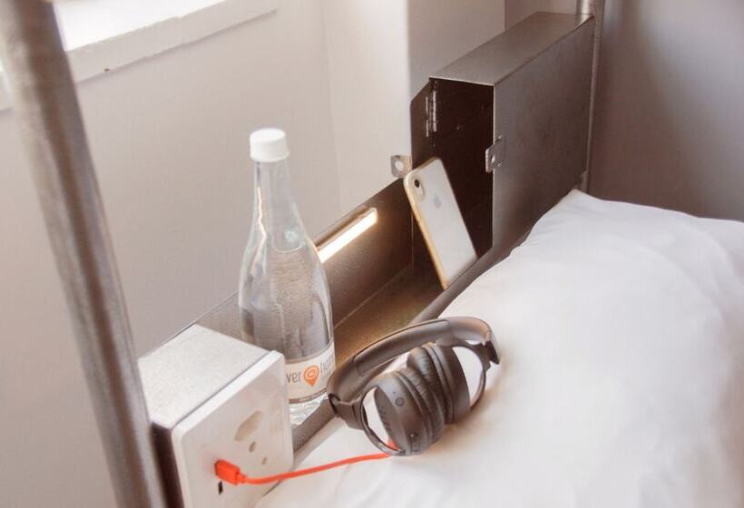 Общежитие Never At Home Kloof Street