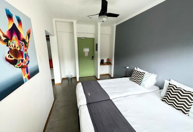 Общежитие Never At Home Kloof Street