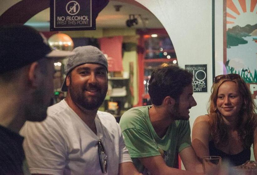 Общежитие Ocean Island Inn | Backpackers | Suites