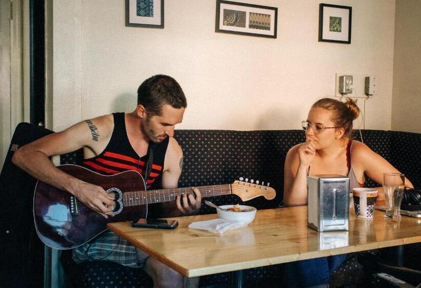 Общежитие Ocean Island Inn | Backpackers | Suites