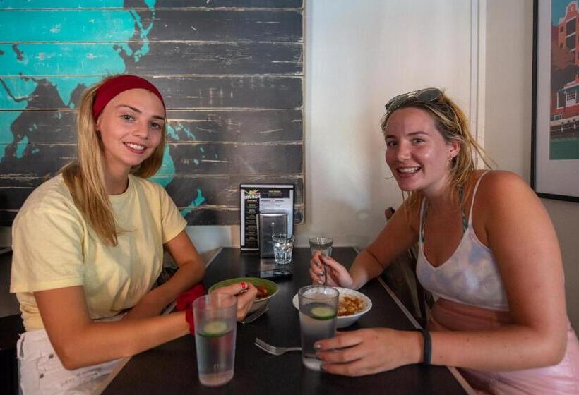 Общежитие Ocean Island Inn | Backpackers | Suites