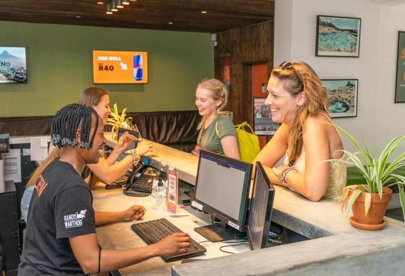 Общежитие Never At Home Kloof Street