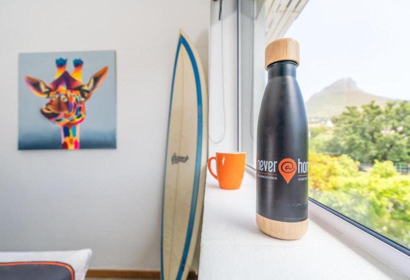 Общежитие Never At Home Kloof Street