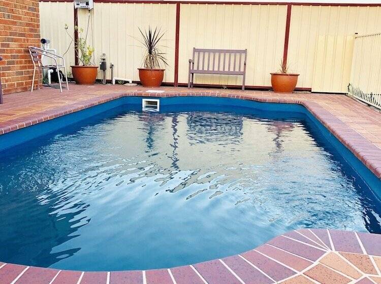Aussie Rest Motel