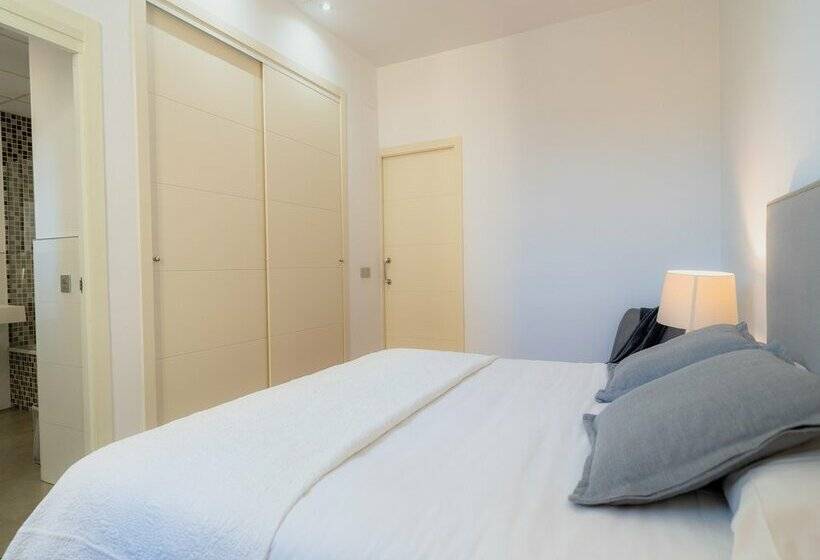 Azz Sevilla Torre de La Plata Apartamentos