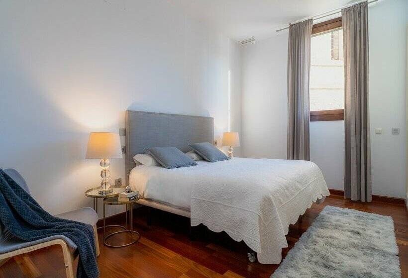 Azz Sevilla Torre de La Plata Apartamentos