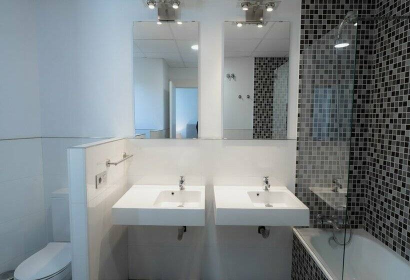 Azz Sevilla Torre de La Plata Apartamentos