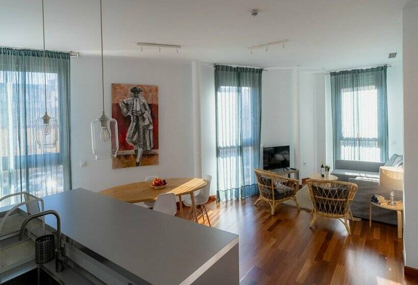 Azz Sevilla Torre de La Plata Apartamentos