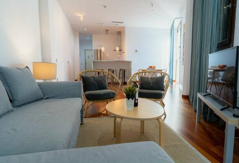 Azz Sevilla Torre de La Plata Apartamentos