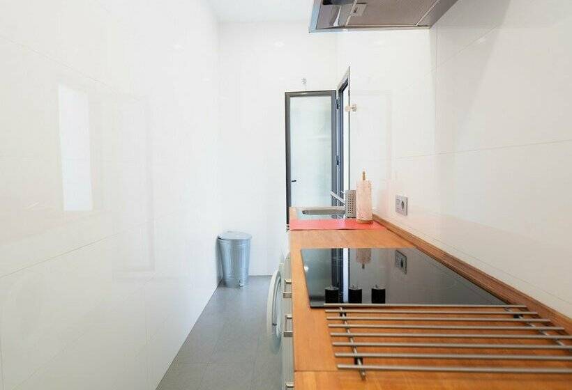 Azz Sevilla Torre de La Plata Apartamentos