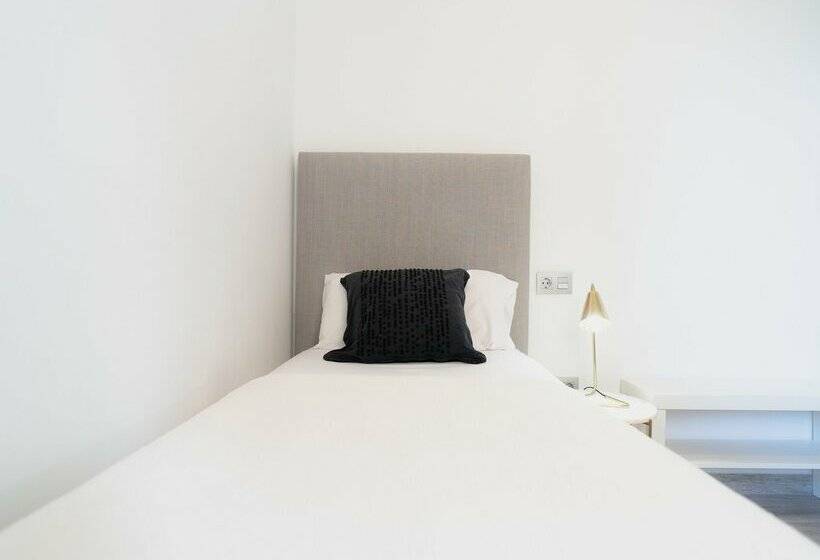 Azz Sevilla Torre de La Plata Apartamentos